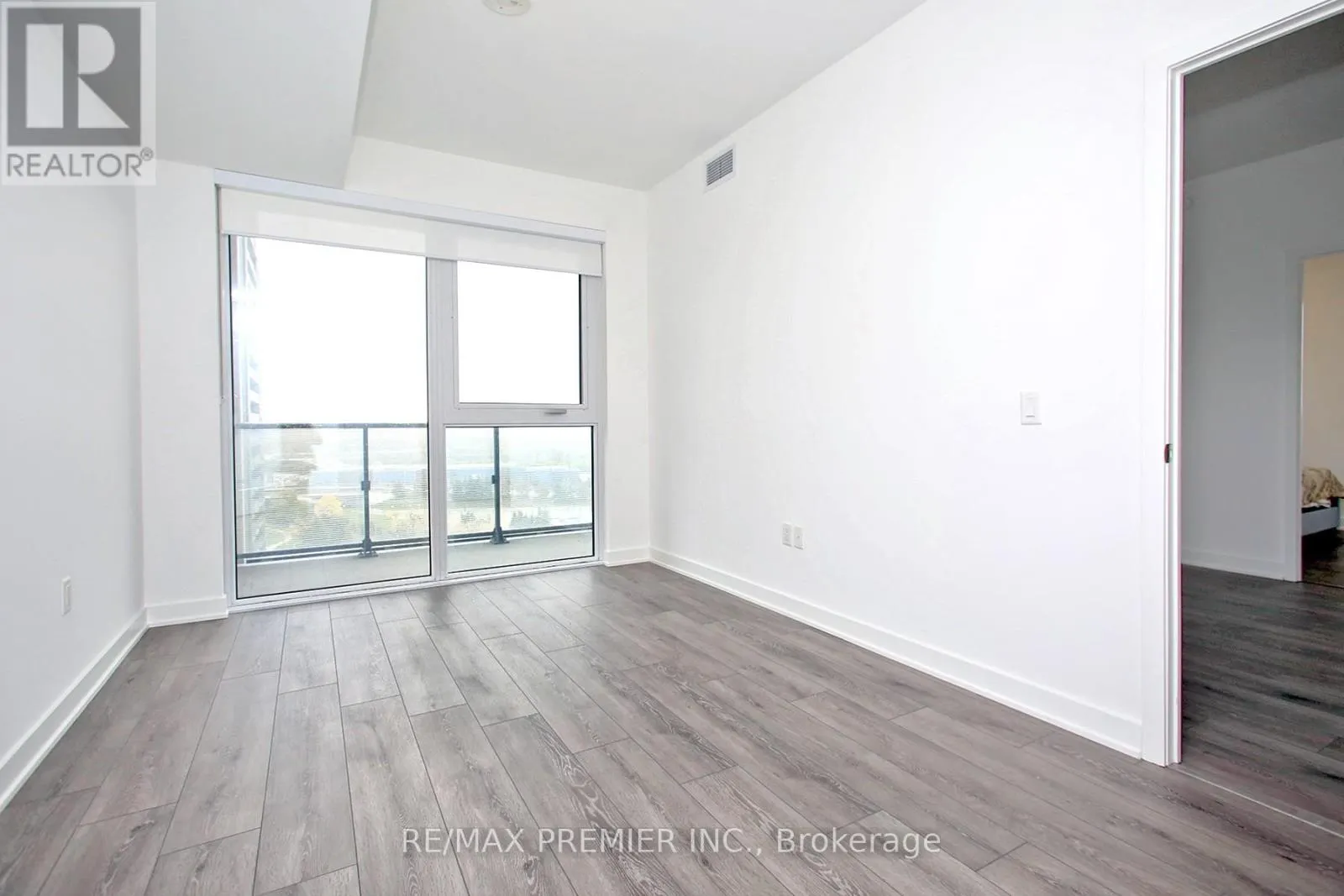 1210 - 95 ONEIDA CRESCENT