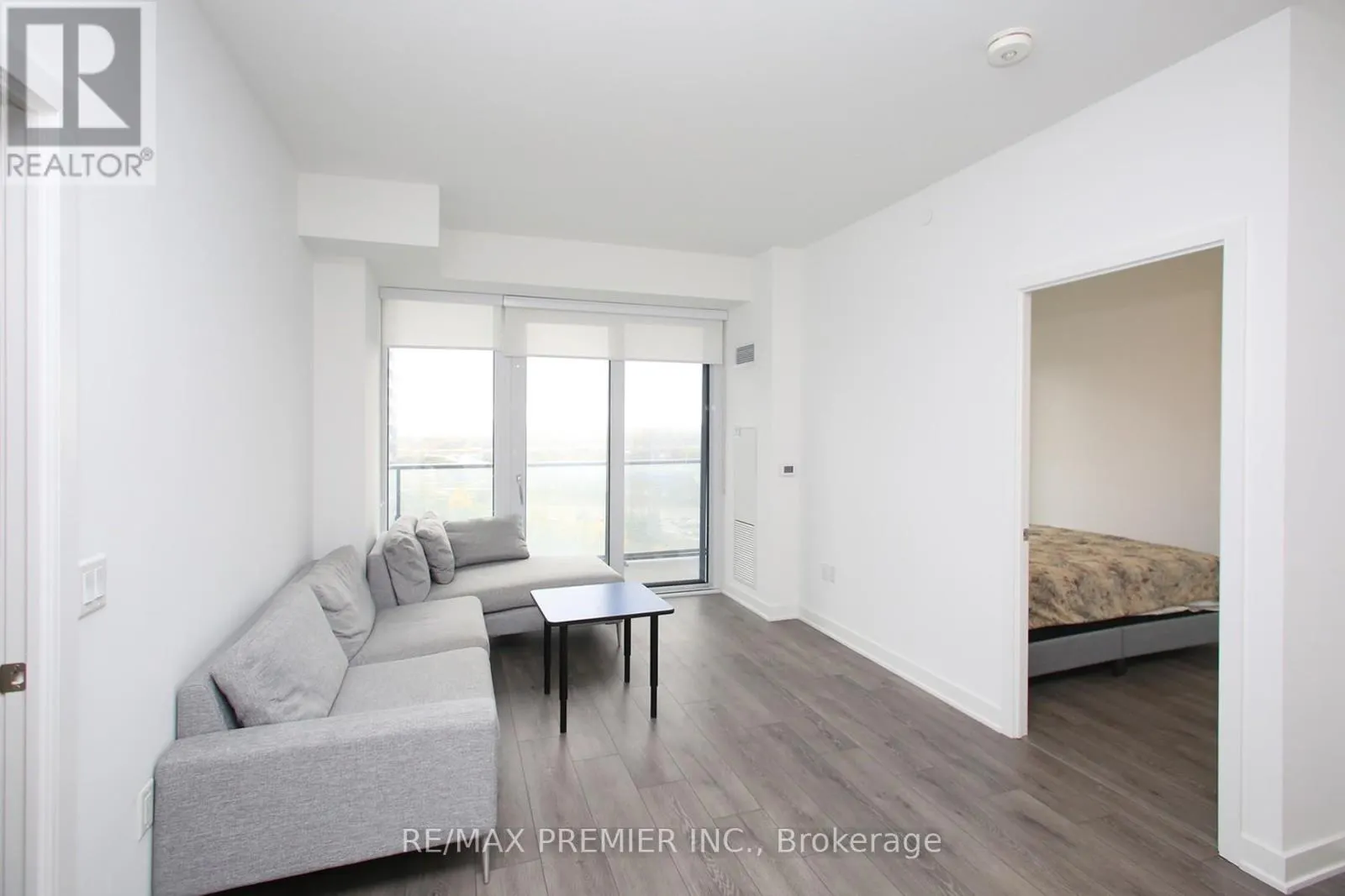 1210 - 95 ONEIDA CRESCENT