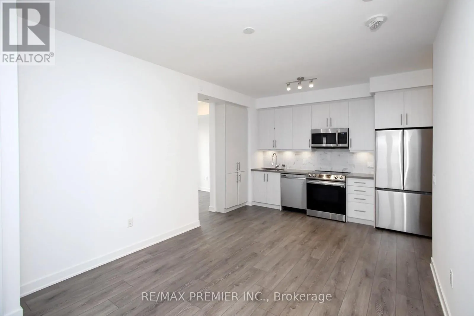 1210 - 95 ONEIDA CRESCENT