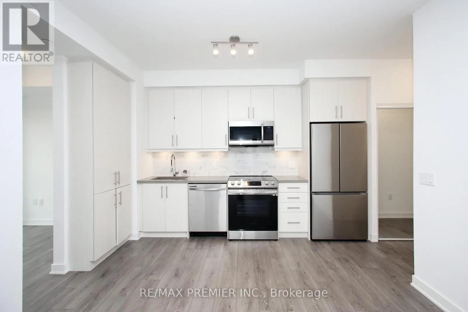 1210 - 95 ONEIDA CRESCENT