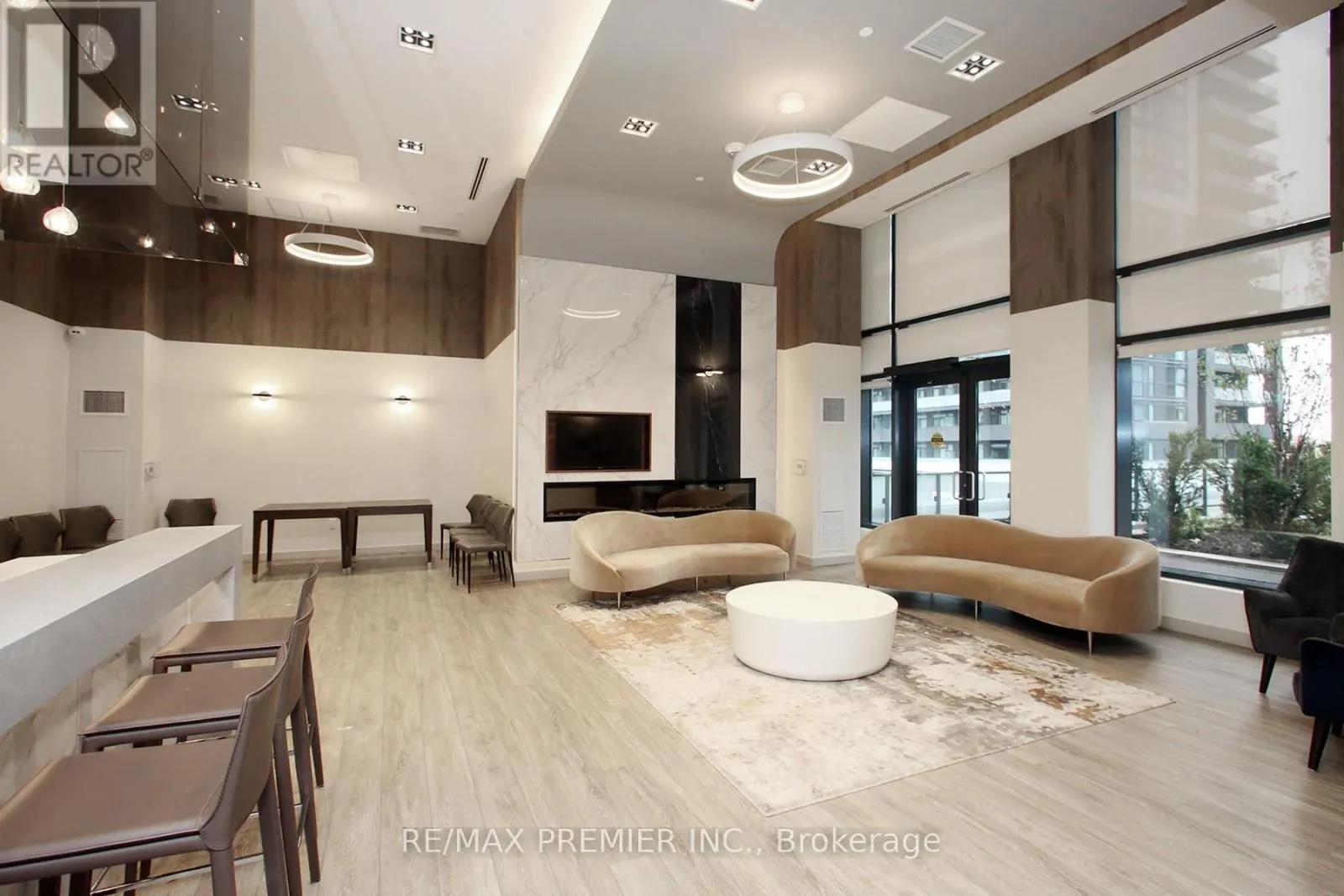 1210 - 95 ONEIDA CRESCENT