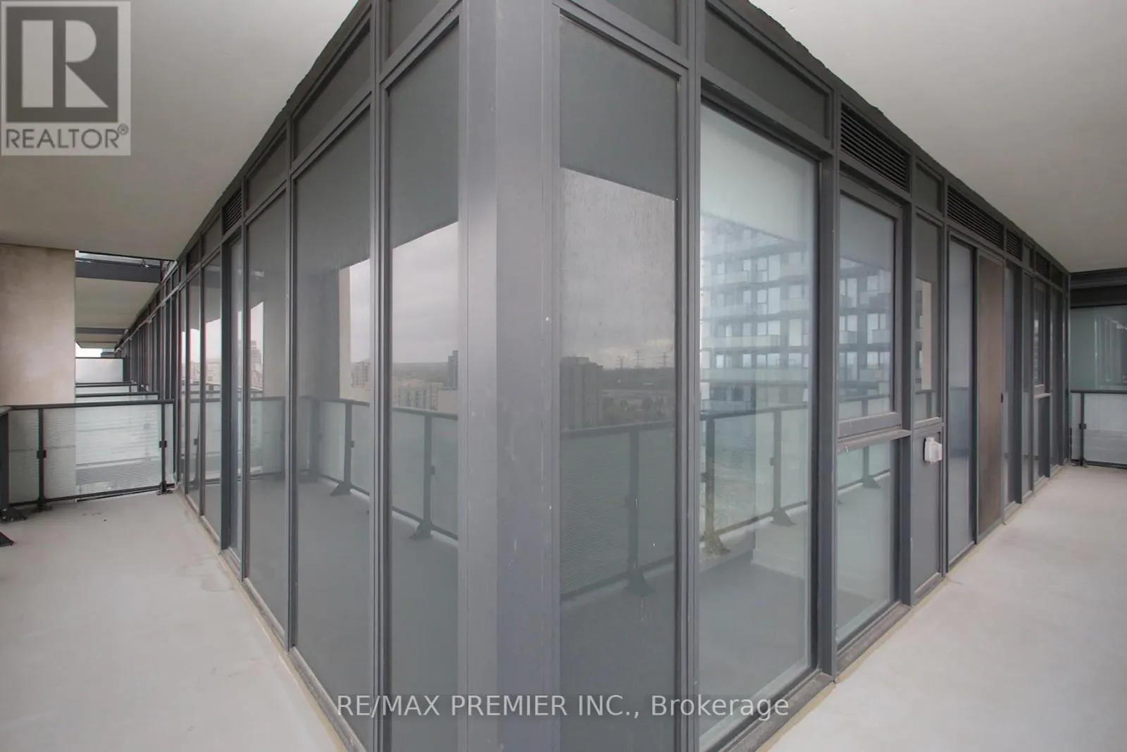 1210 - 95 ONEIDA CRESCENT