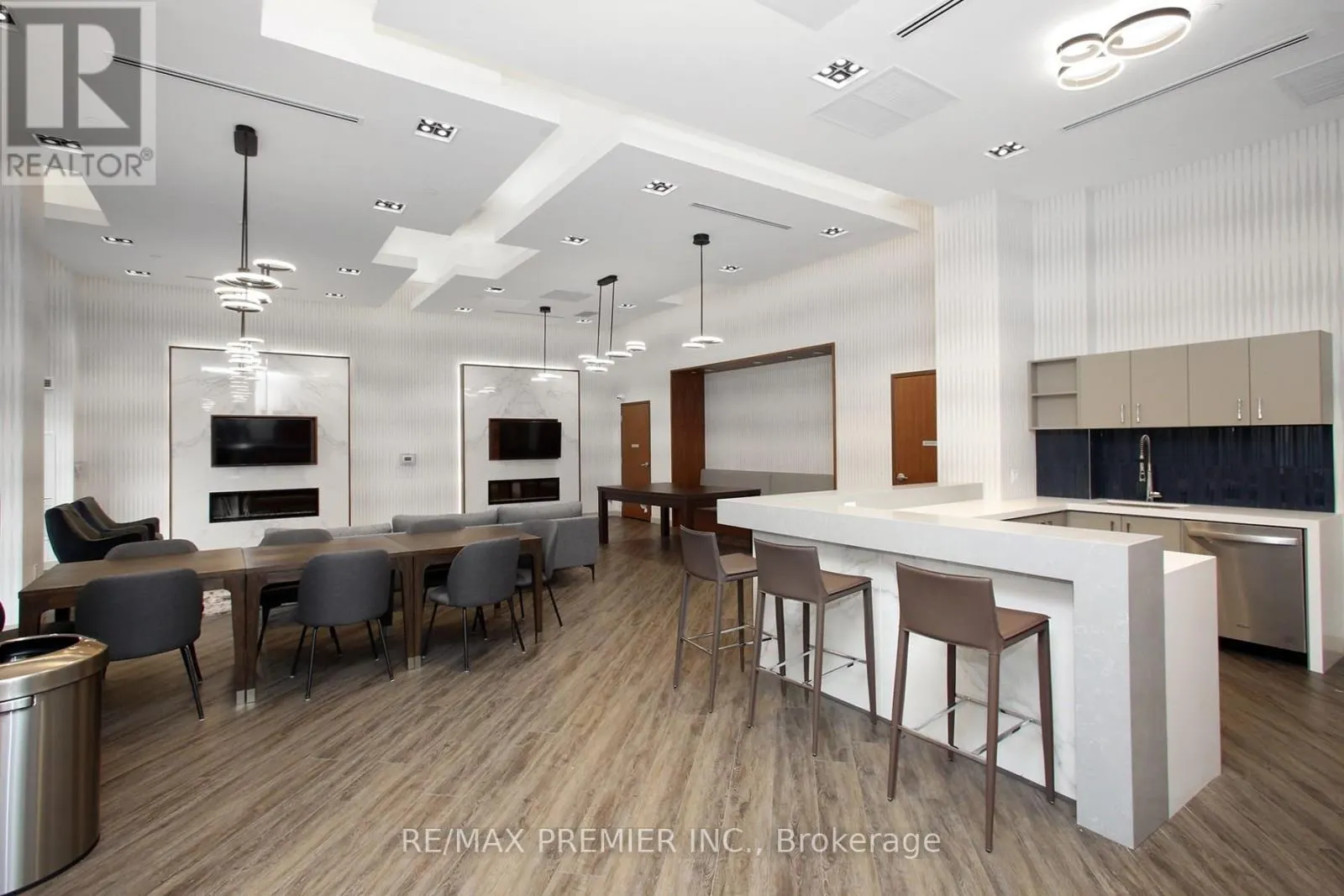 1210 - 95 ONEIDA CRESCENT