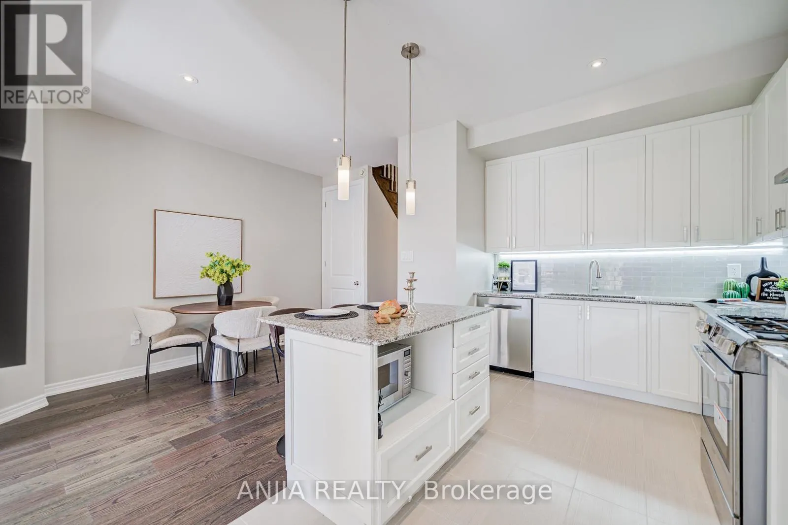 229 SOUTH UNIONVILLE AVENUE