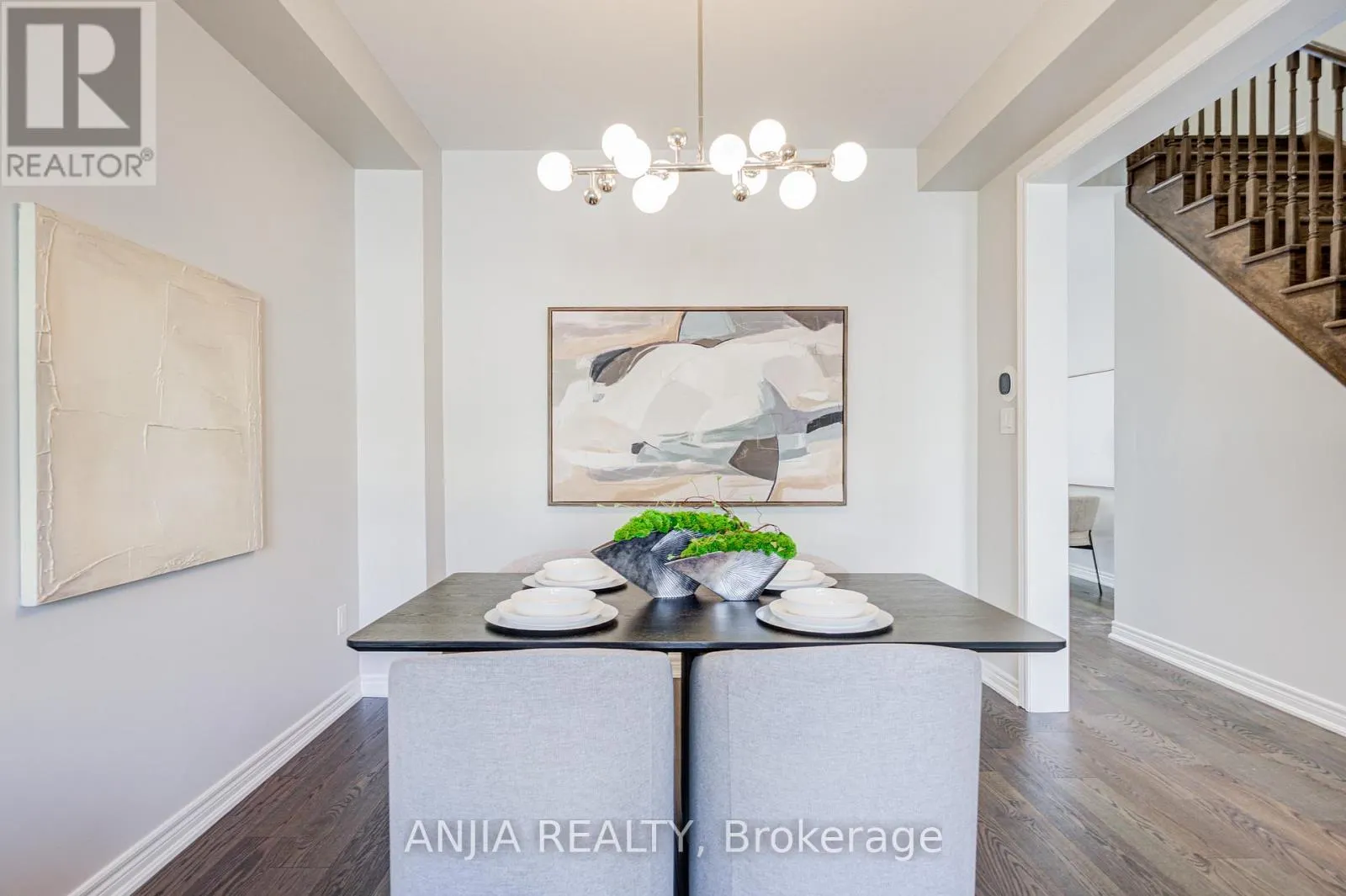 229 SOUTH UNIONVILLE AVENUE