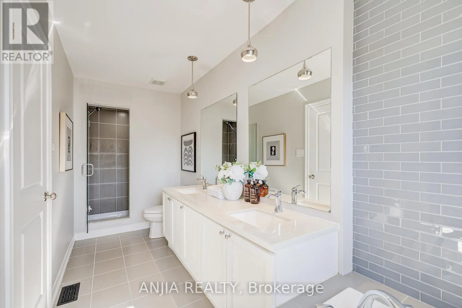 229 SOUTH UNIONVILLE AVENUE