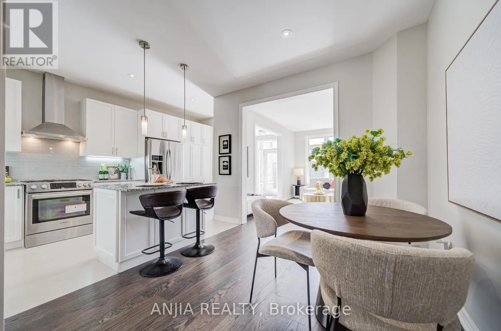 229 SOUTH UNIONVILLE AVENUE