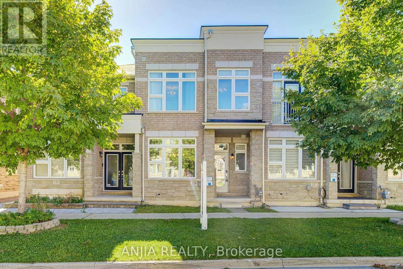 229 SOUTH UNIONVILLE AVENUE