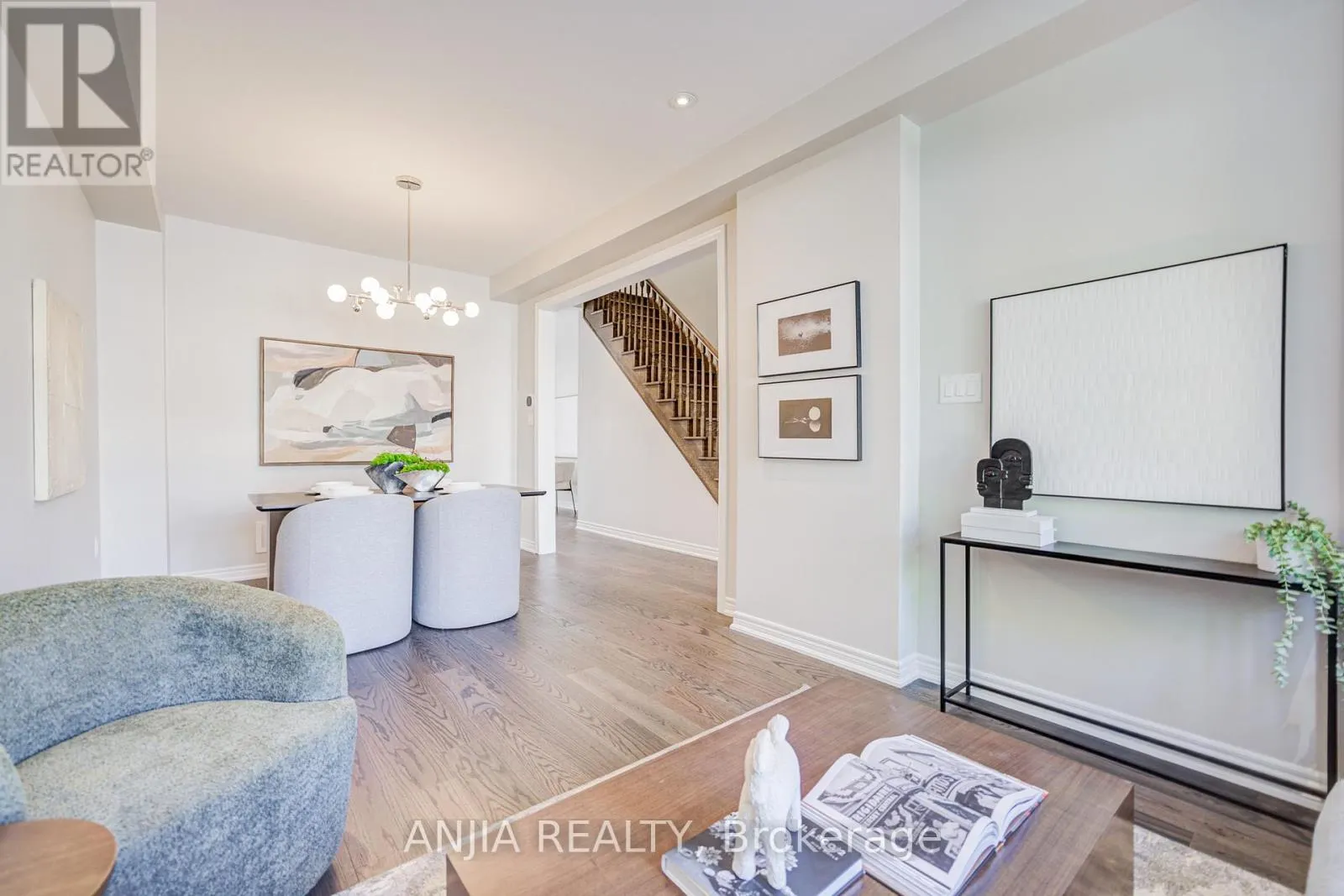 229 SOUTH UNIONVILLE AVENUE