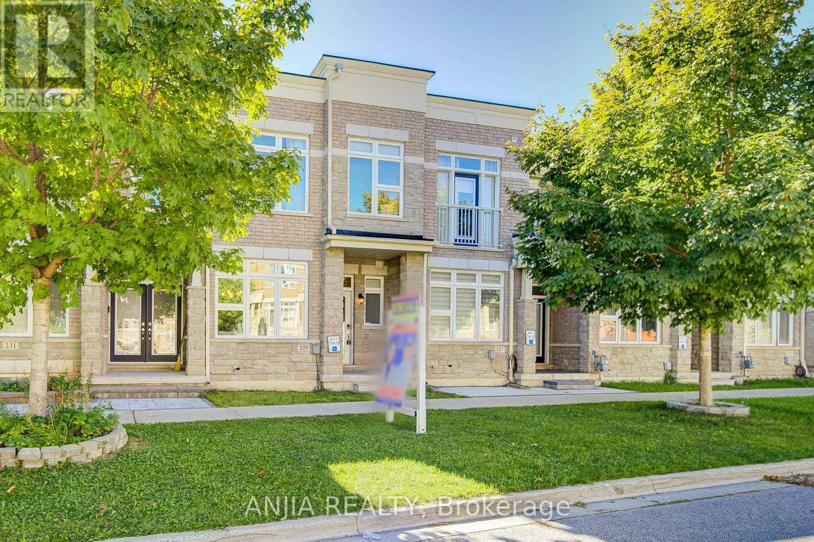 229 SOUTH UNIONVILLE AVENUE