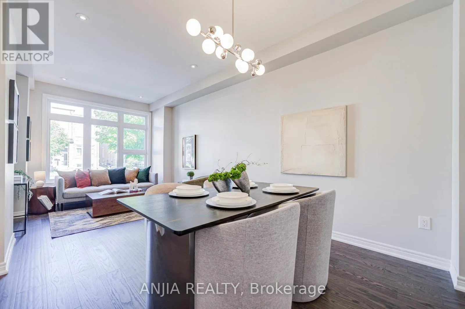 229 SOUTH UNIONVILLE AVENUE