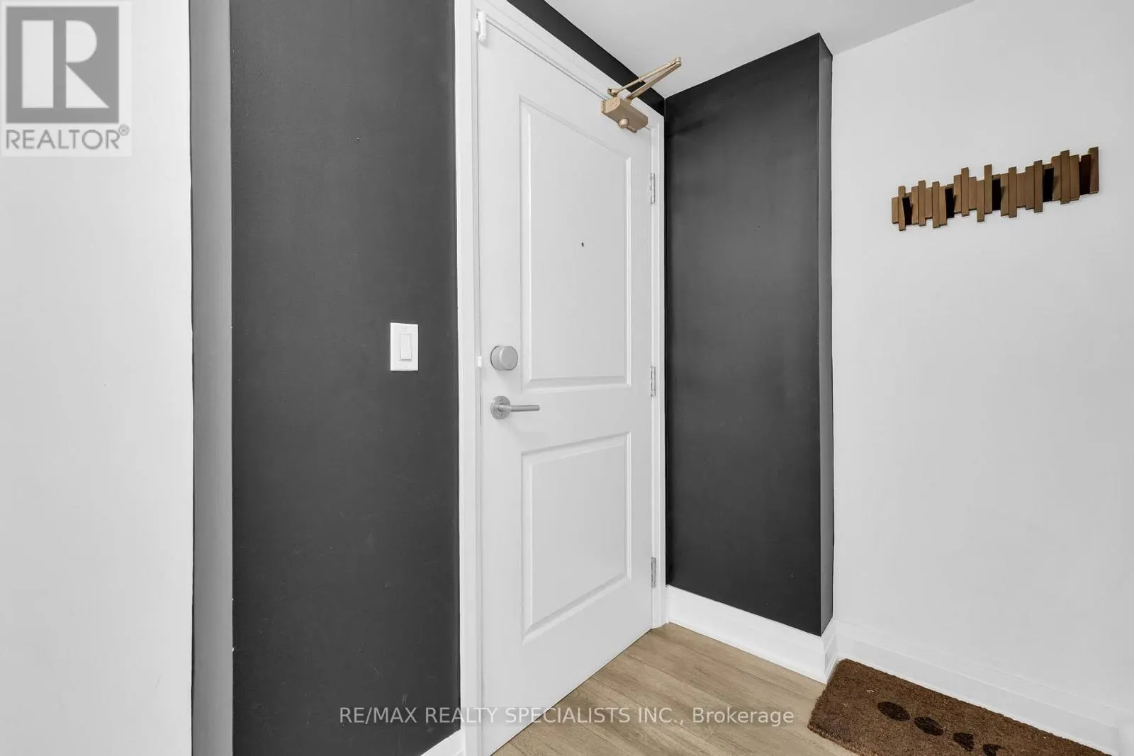 105 - 24 WOODSTREAM BOULEVARD