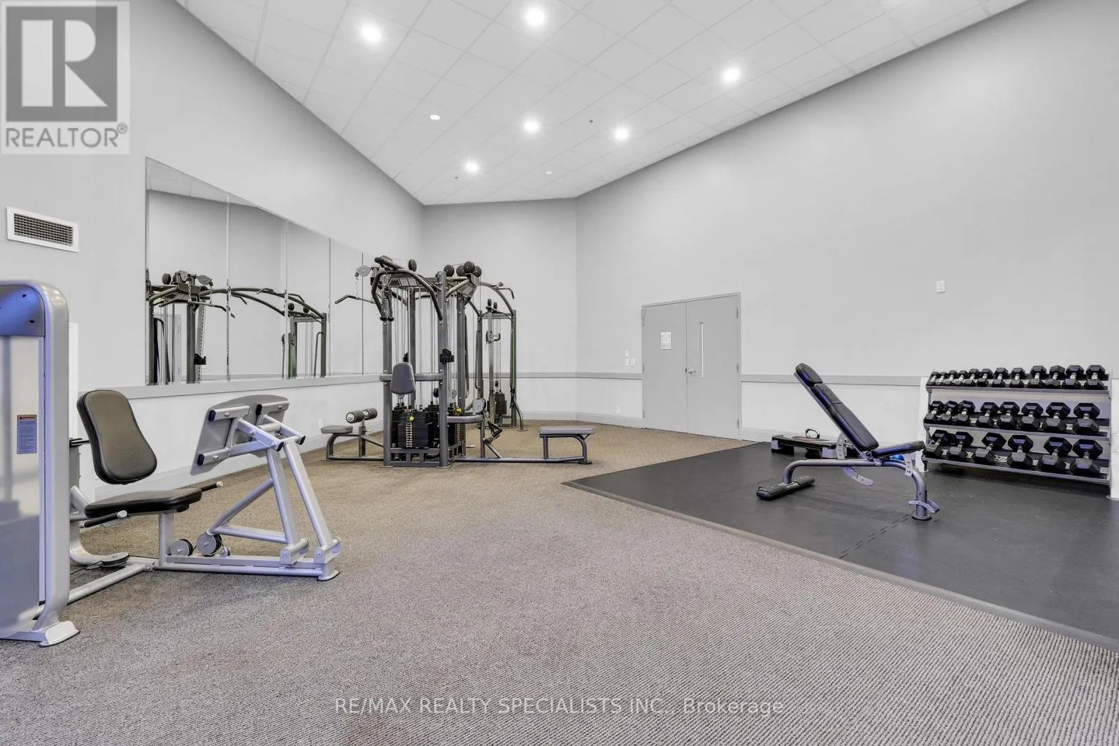 105 - 24 WOODSTREAM BOULEVARD