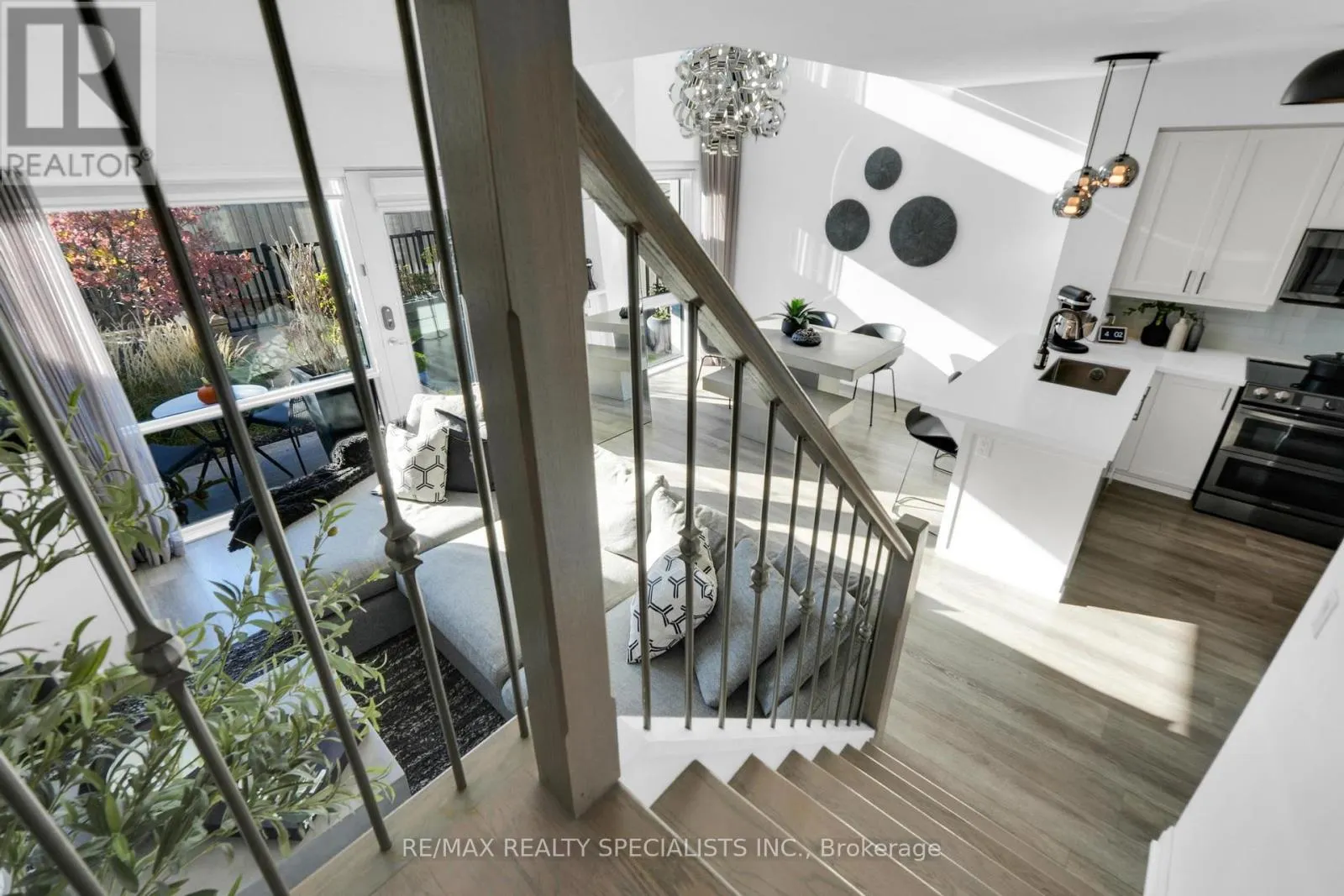 105 - 24 WOODSTREAM BOULEVARD