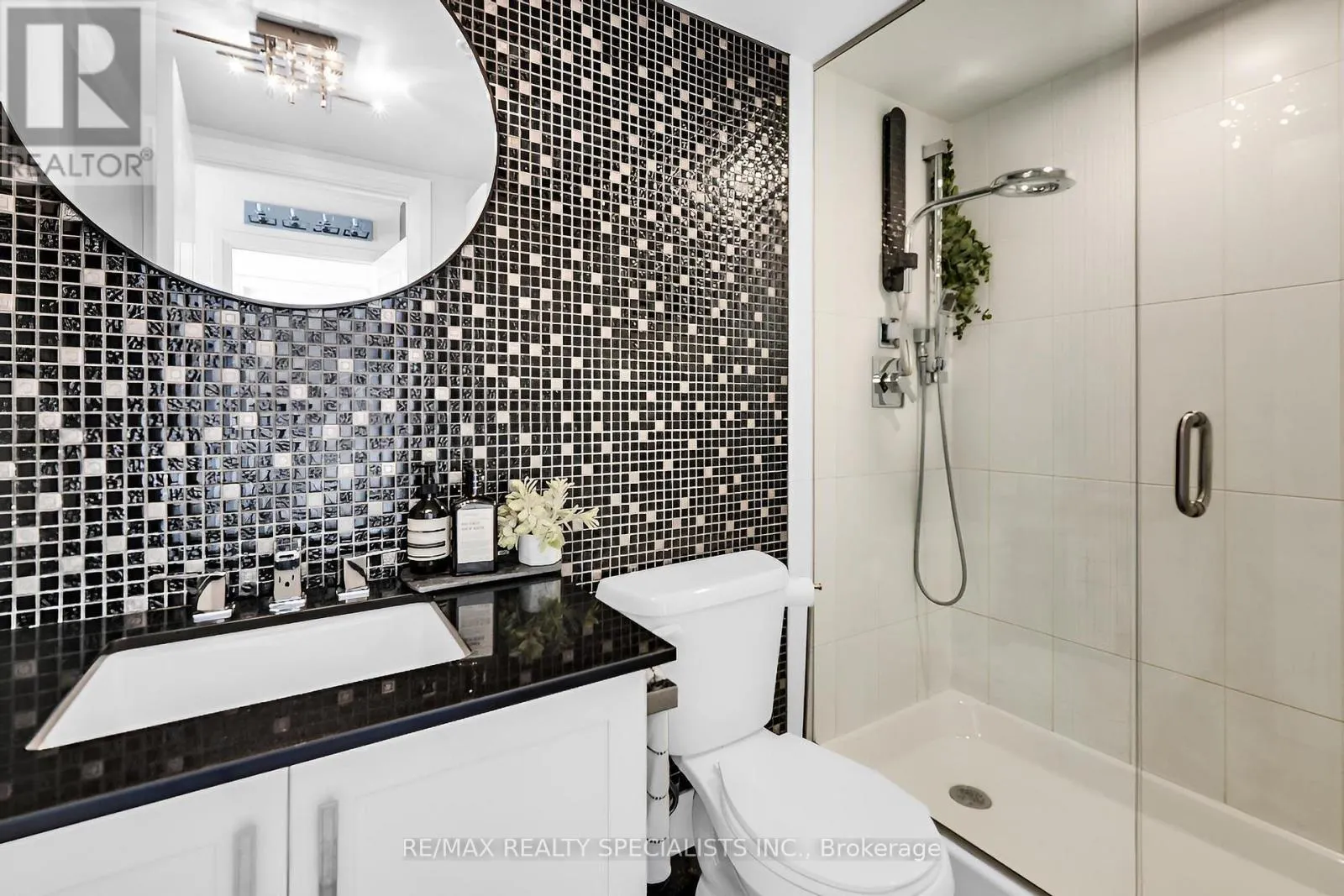 105 - 24 WOODSTREAM BOULEVARD