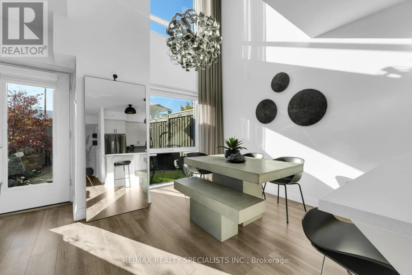 105 - 24 WOODSTREAM BOULEVARD