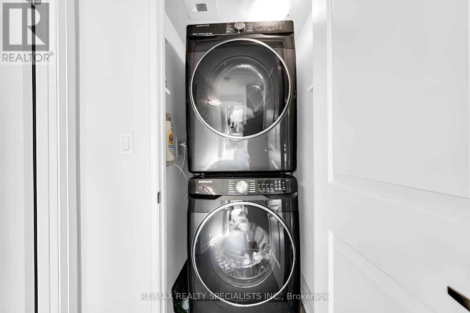 105 - 24 WOODSTREAM BOULEVARD