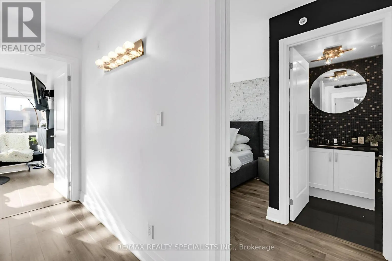 105 - 24 WOODSTREAM BOULEVARD