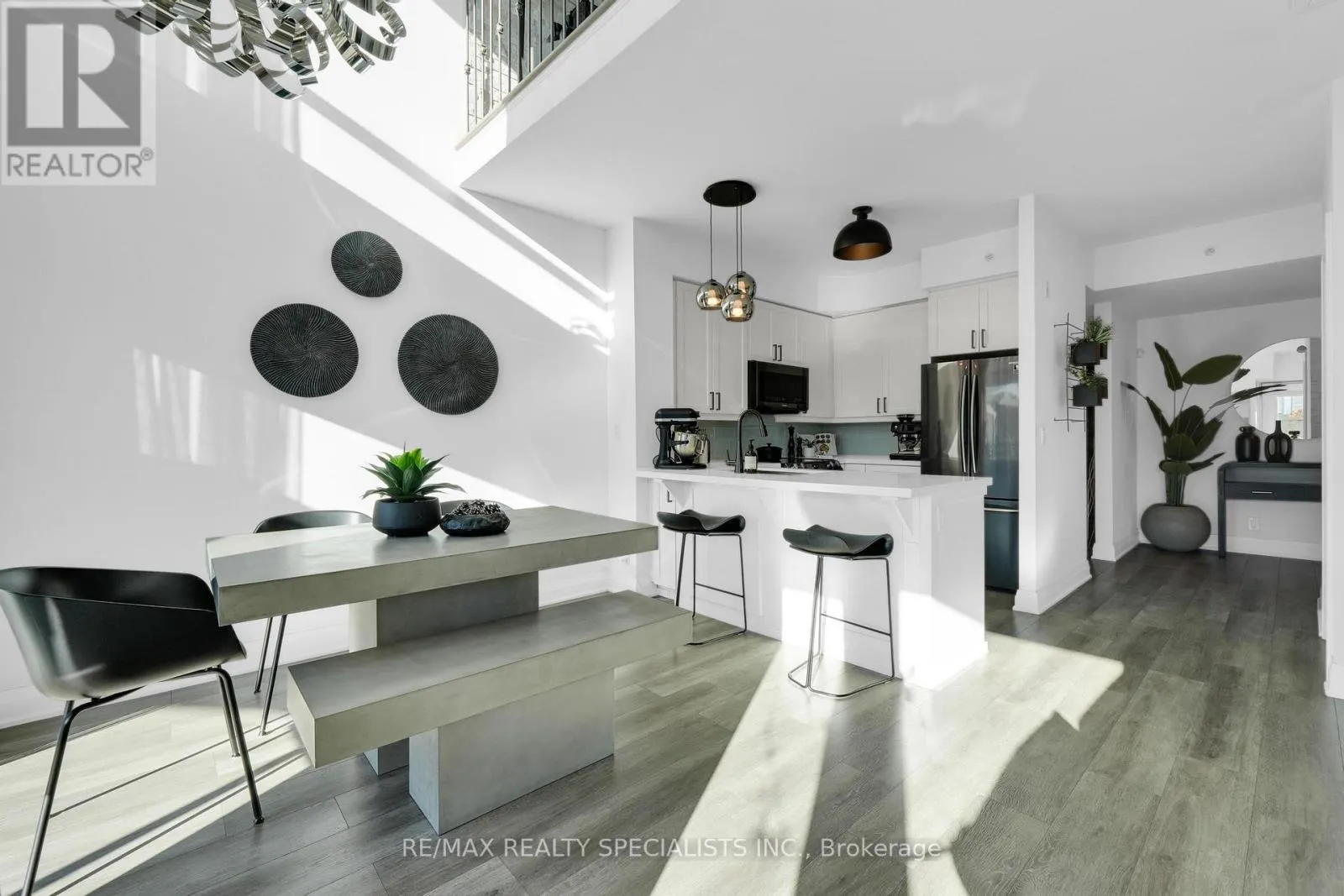 105 - 24 WOODSTREAM BOULEVARD