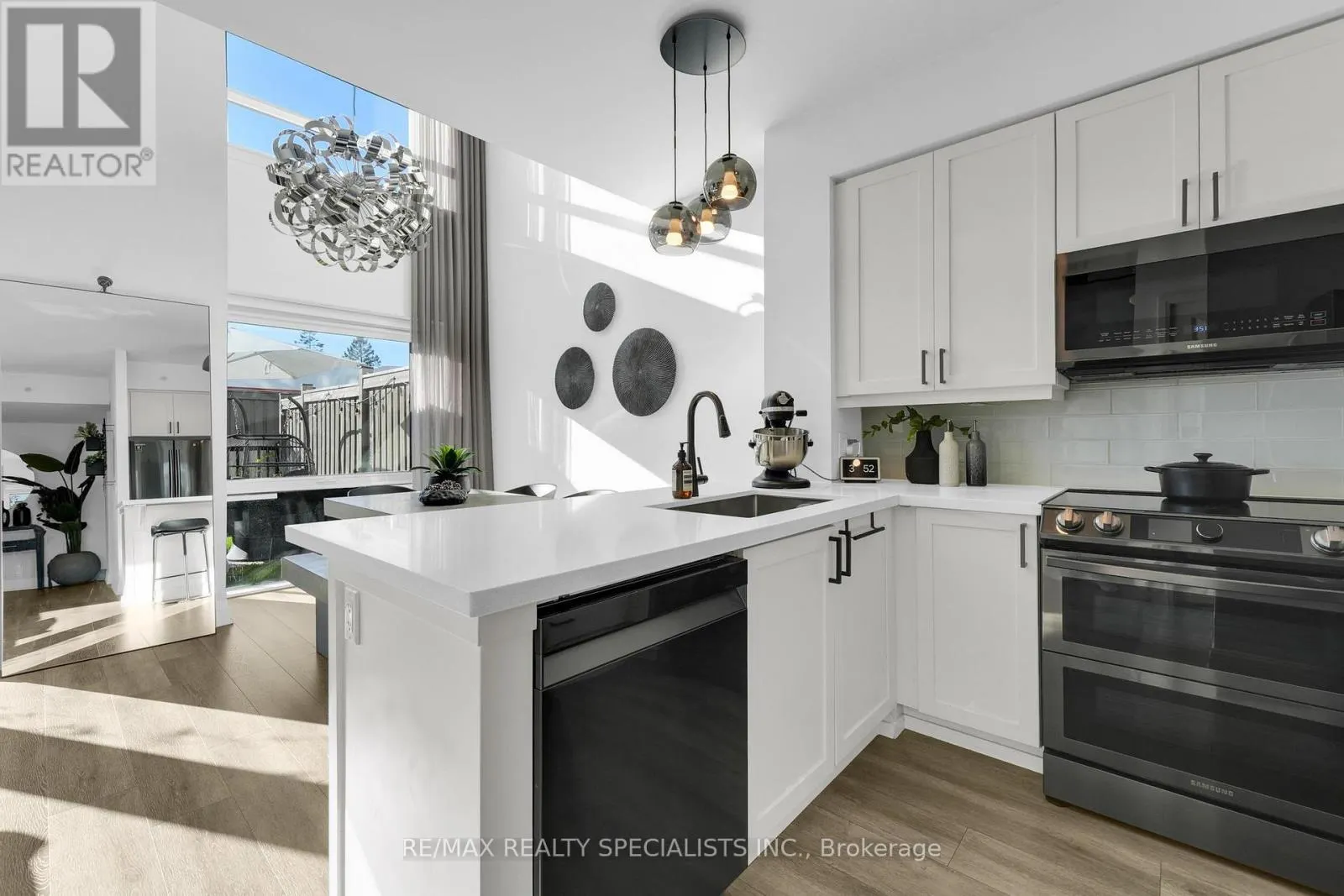 105 - 24 WOODSTREAM BOULEVARD