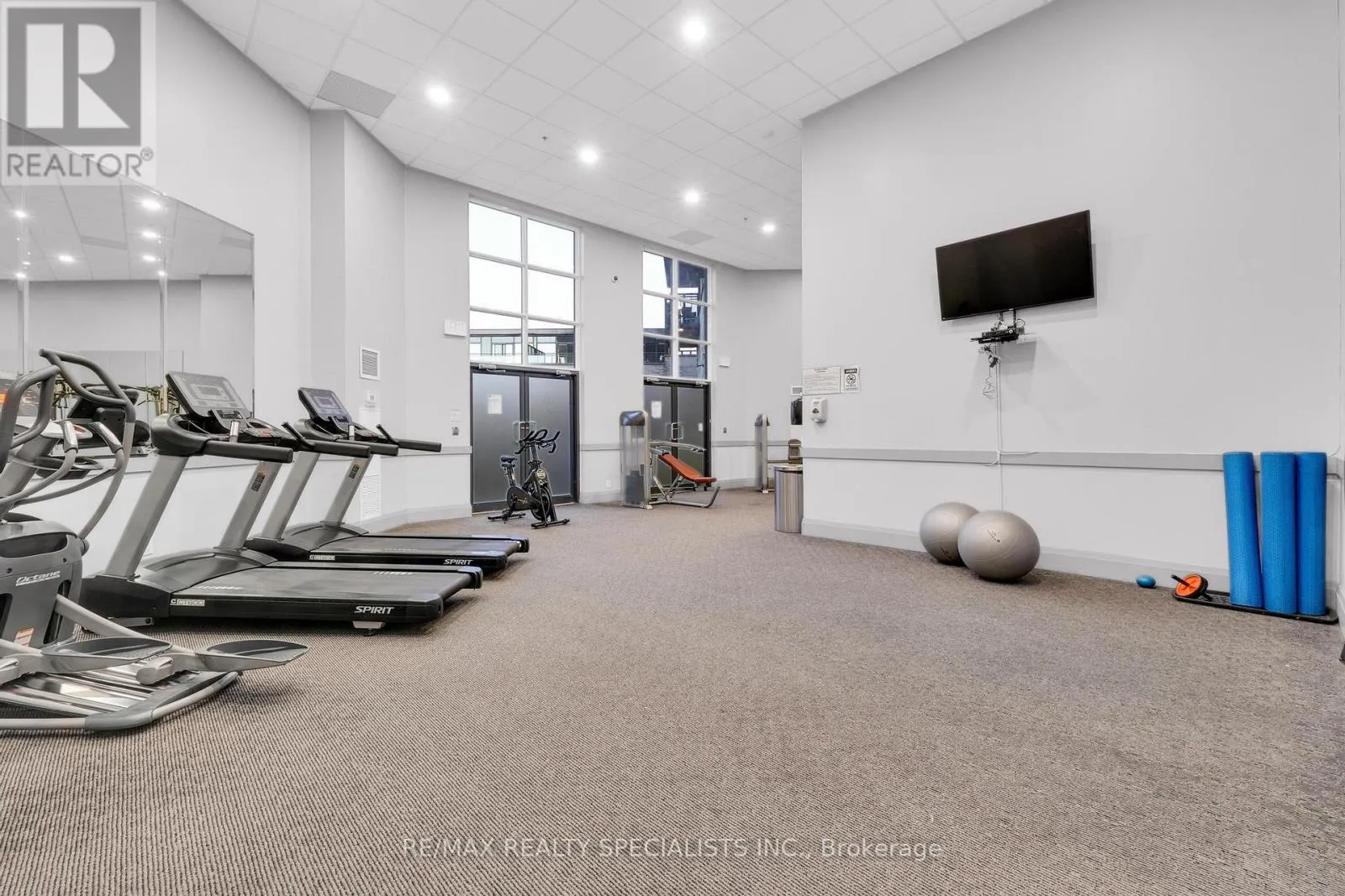 105 - 24 WOODSTREAM BOULEVARD