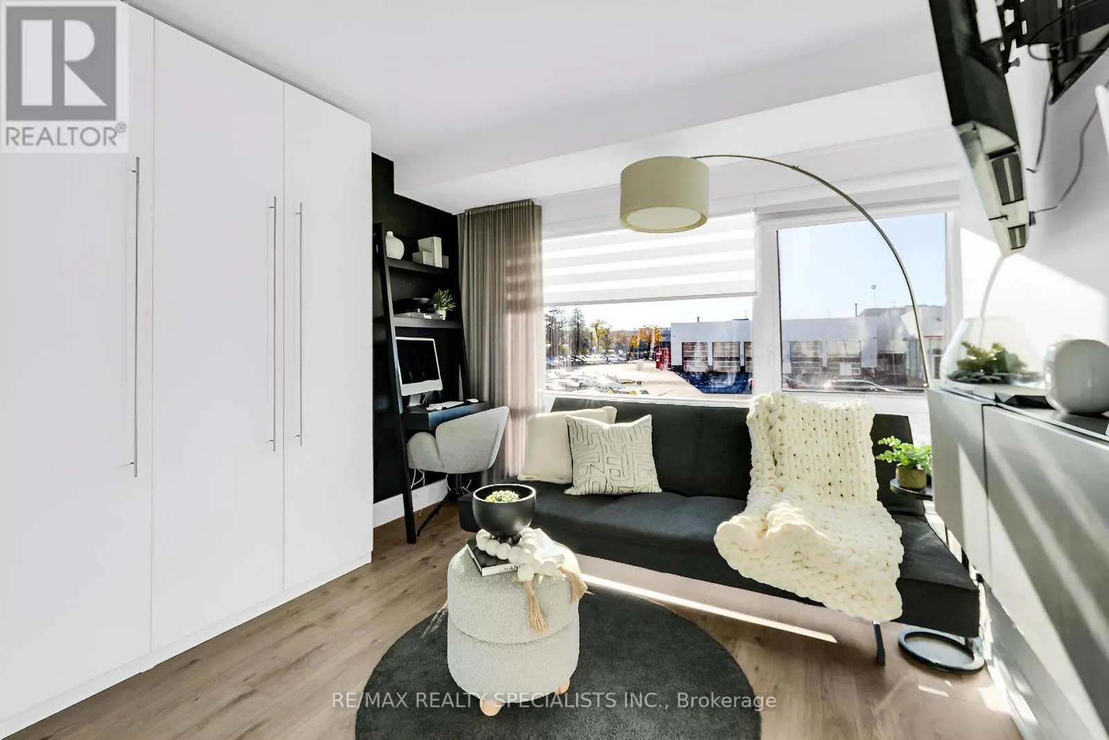 105 - 24 WOODSTREAM BOULEVARD