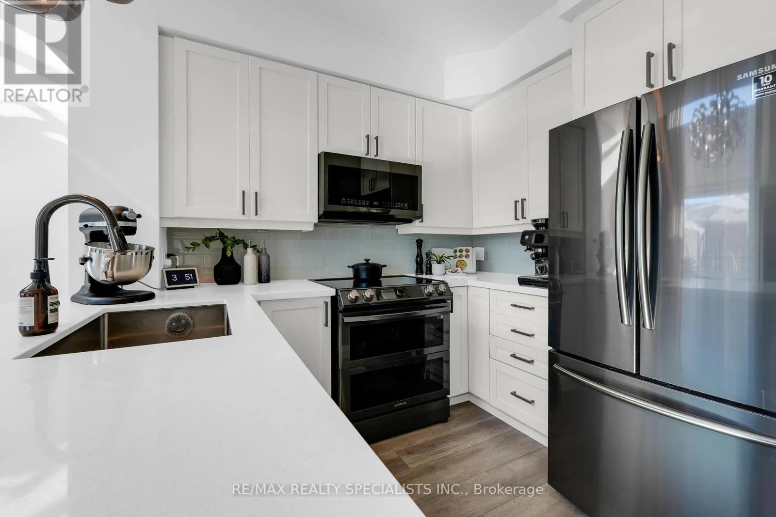 105 - 24 WOODSTREAM BOULEVARD