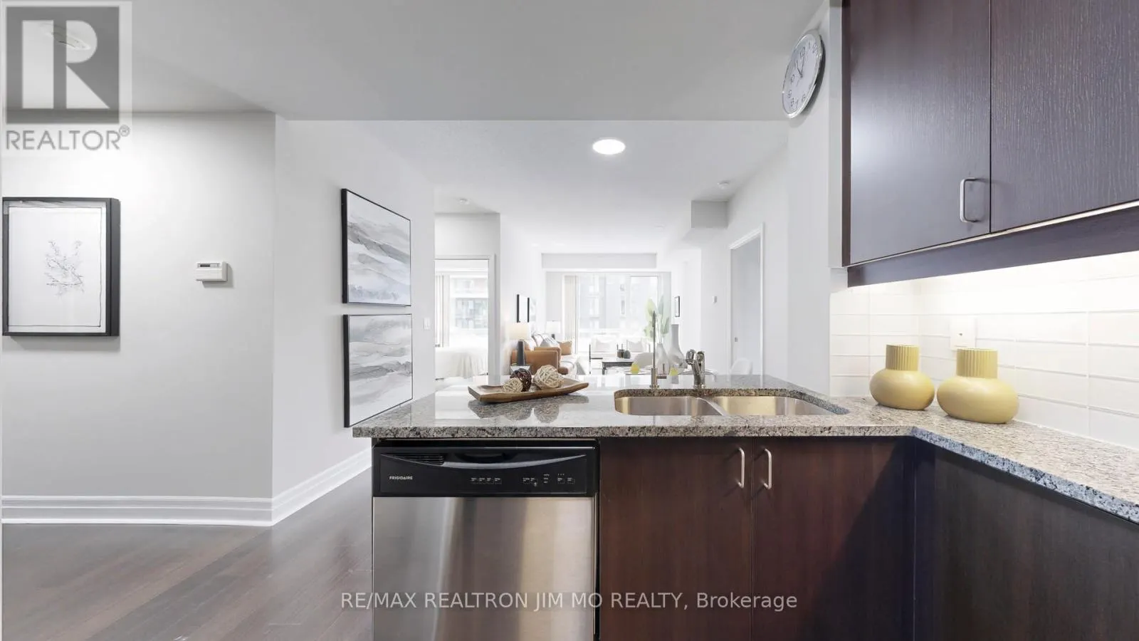 416 - 8110 BIRCHMOUNT ROAD