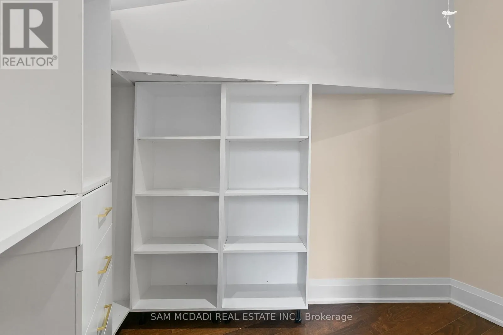 15 GLENVIEW HEIGHTS LANE