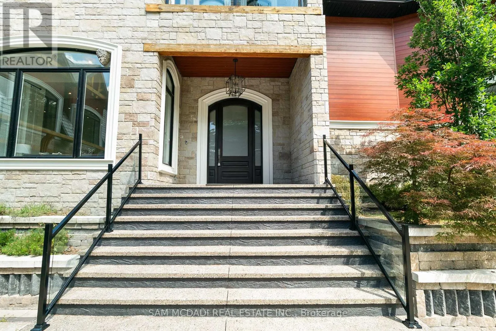 15 GLENVIEW HEIGHTS LANE