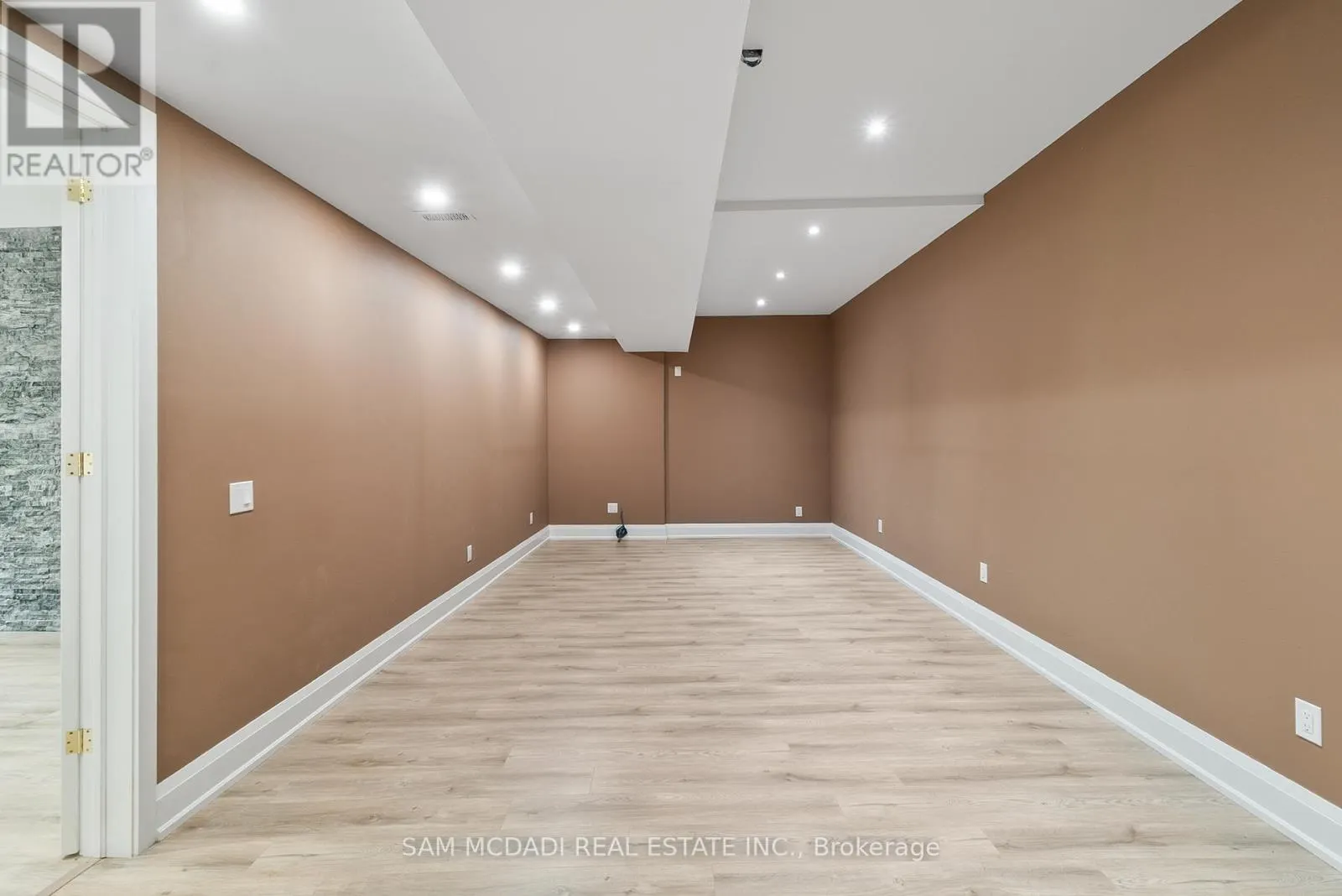 15 GLENVIEW HEIGHTS LANE