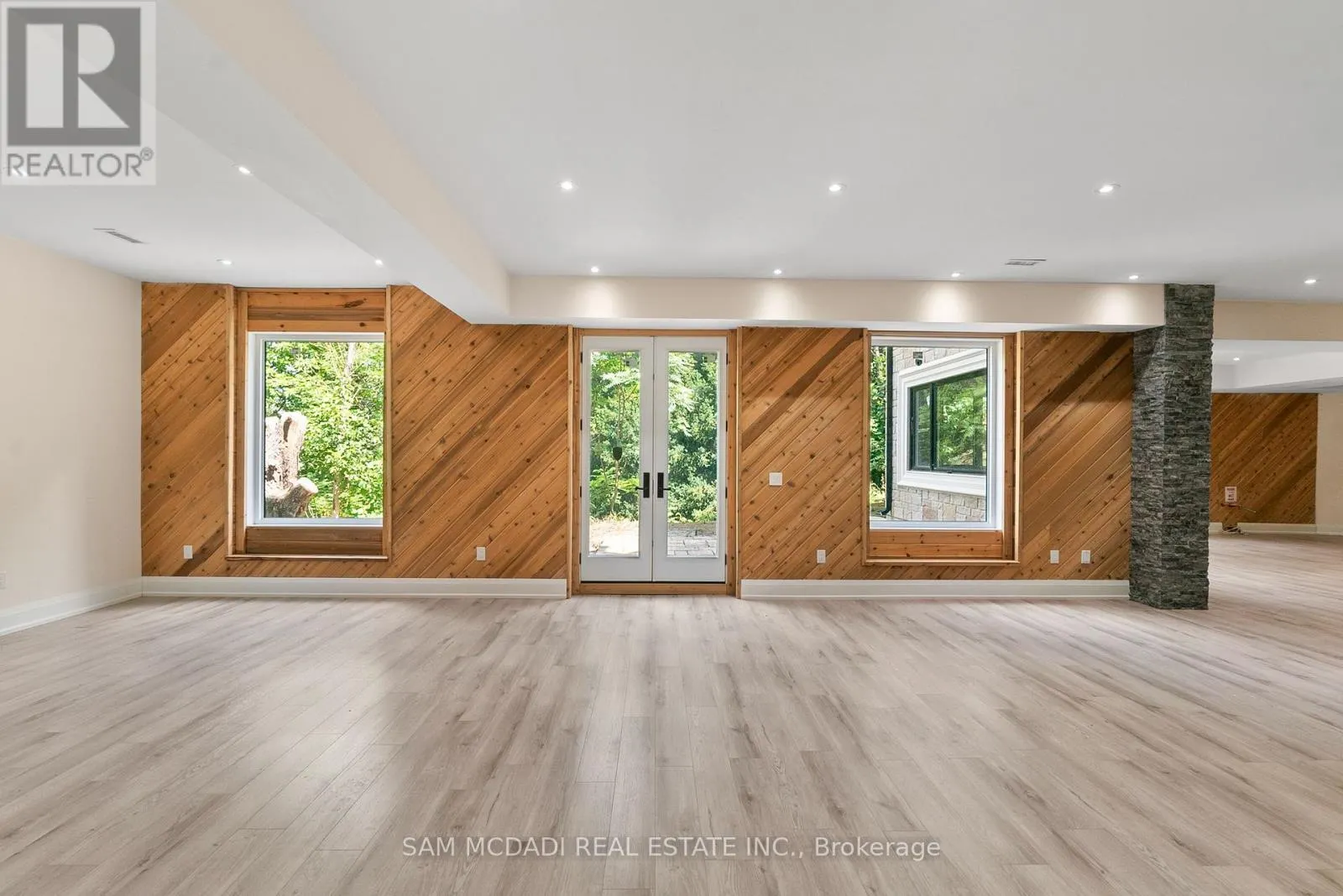 15 GLENVIEW HEIGHTS LANE