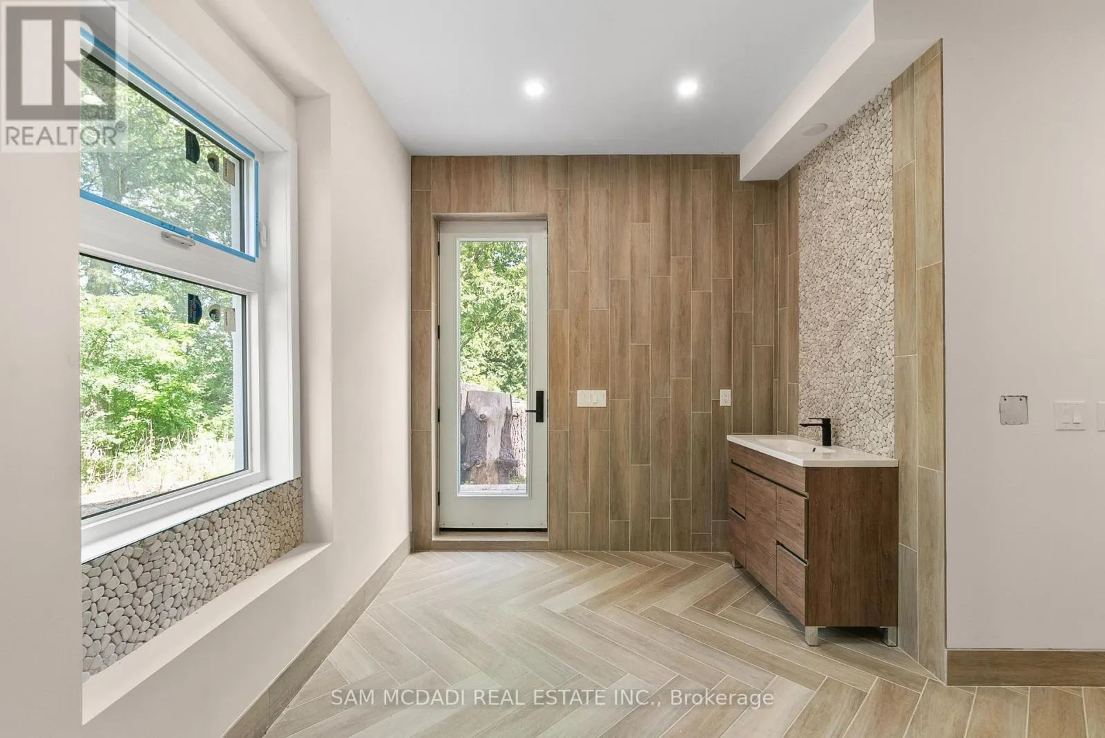 15 GLENVIEW HEIGHTS LANE