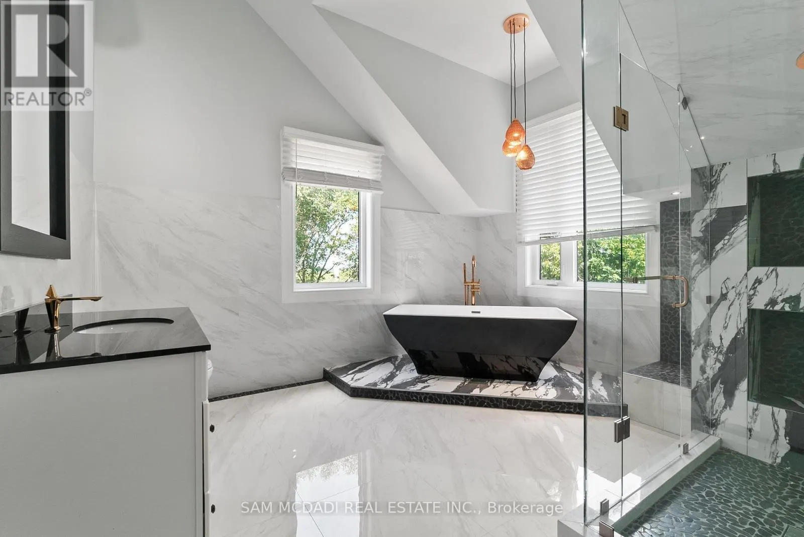 15 GLENVIEW HEIGHTS LANE