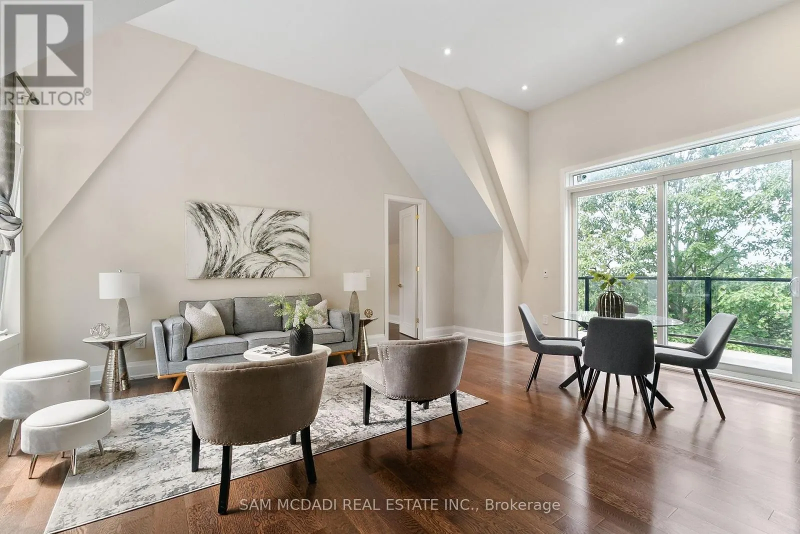 15 GLENVIEW HEIGHTS LANE