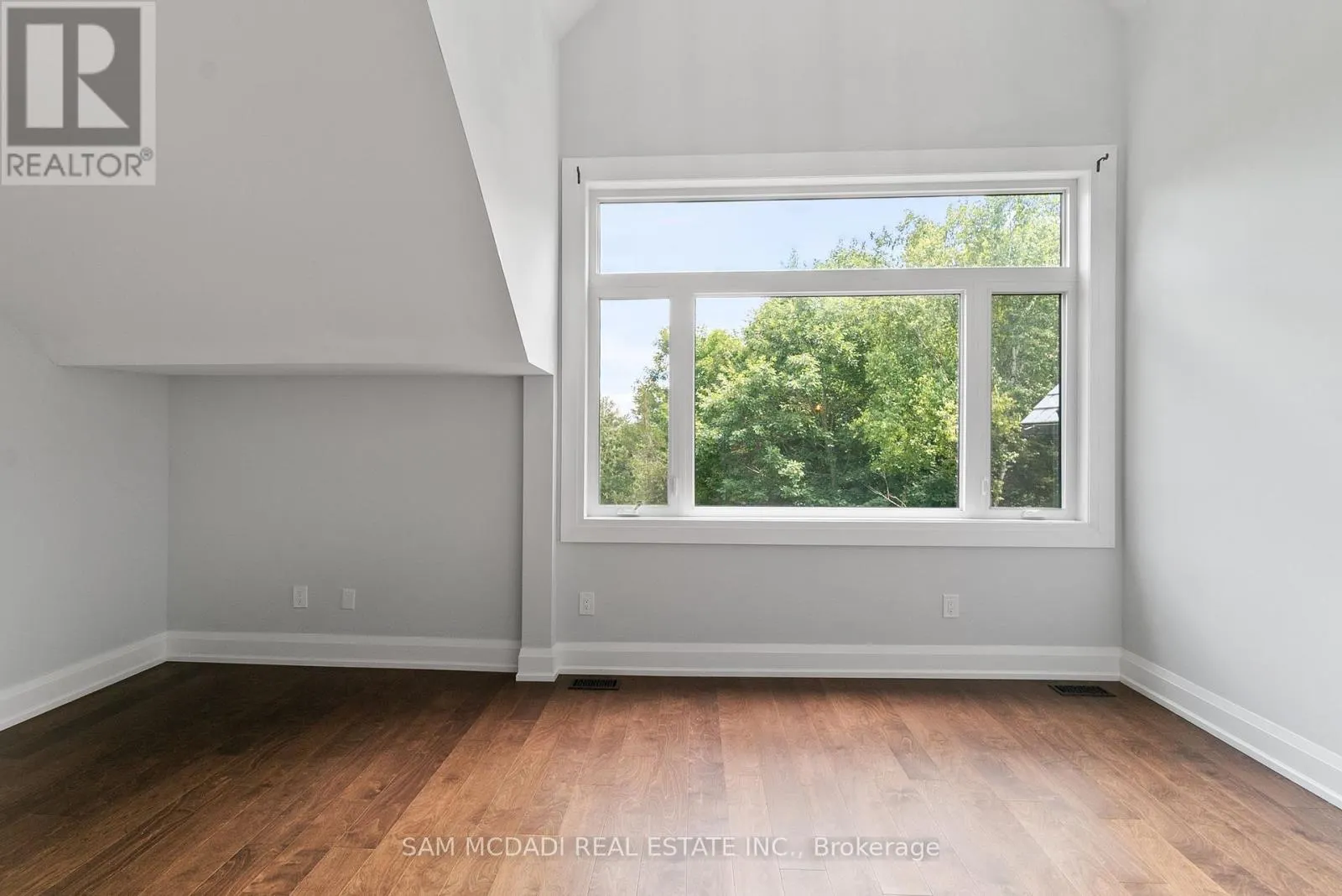 15 GLENVIEW HEIGHTS LANE