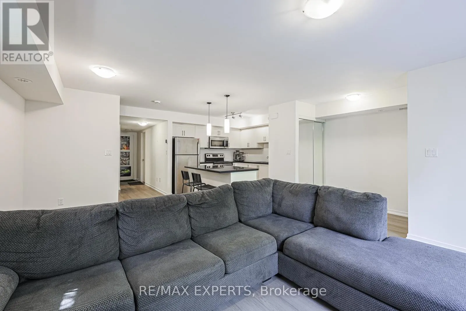 B11 - 26 BRUCE STREET W