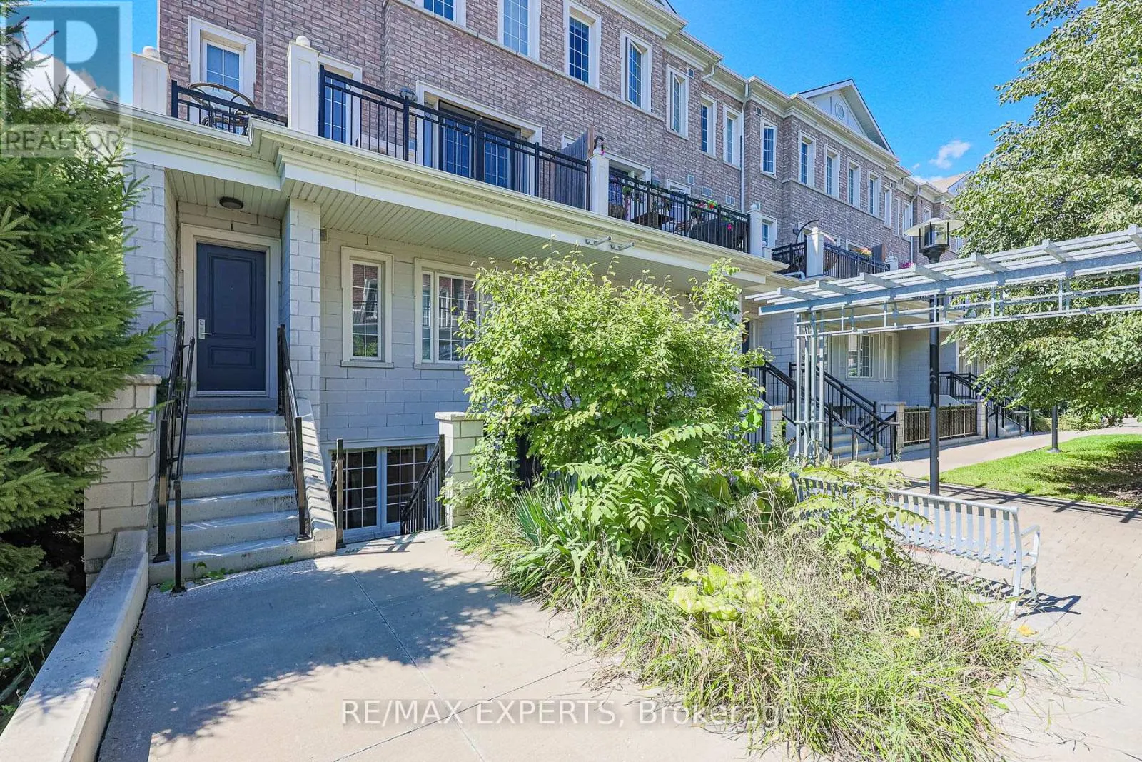 B11 - 26 BRUCE STREET W