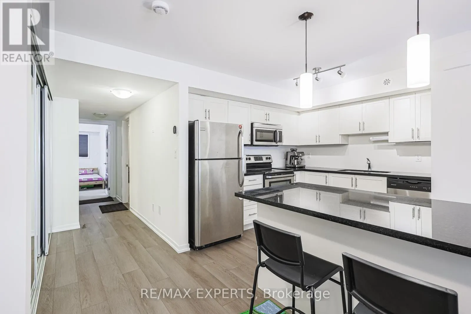 B11 - 26 BRUCE STREET W