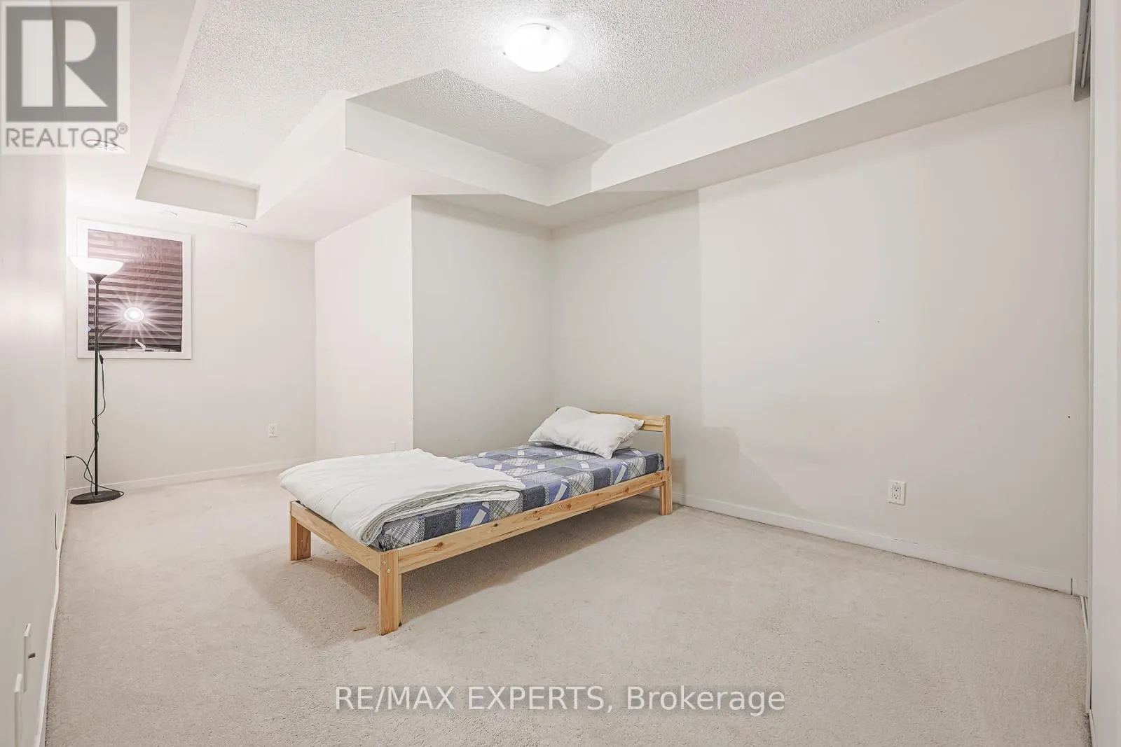 B11 - 26 BRUCE STREET W