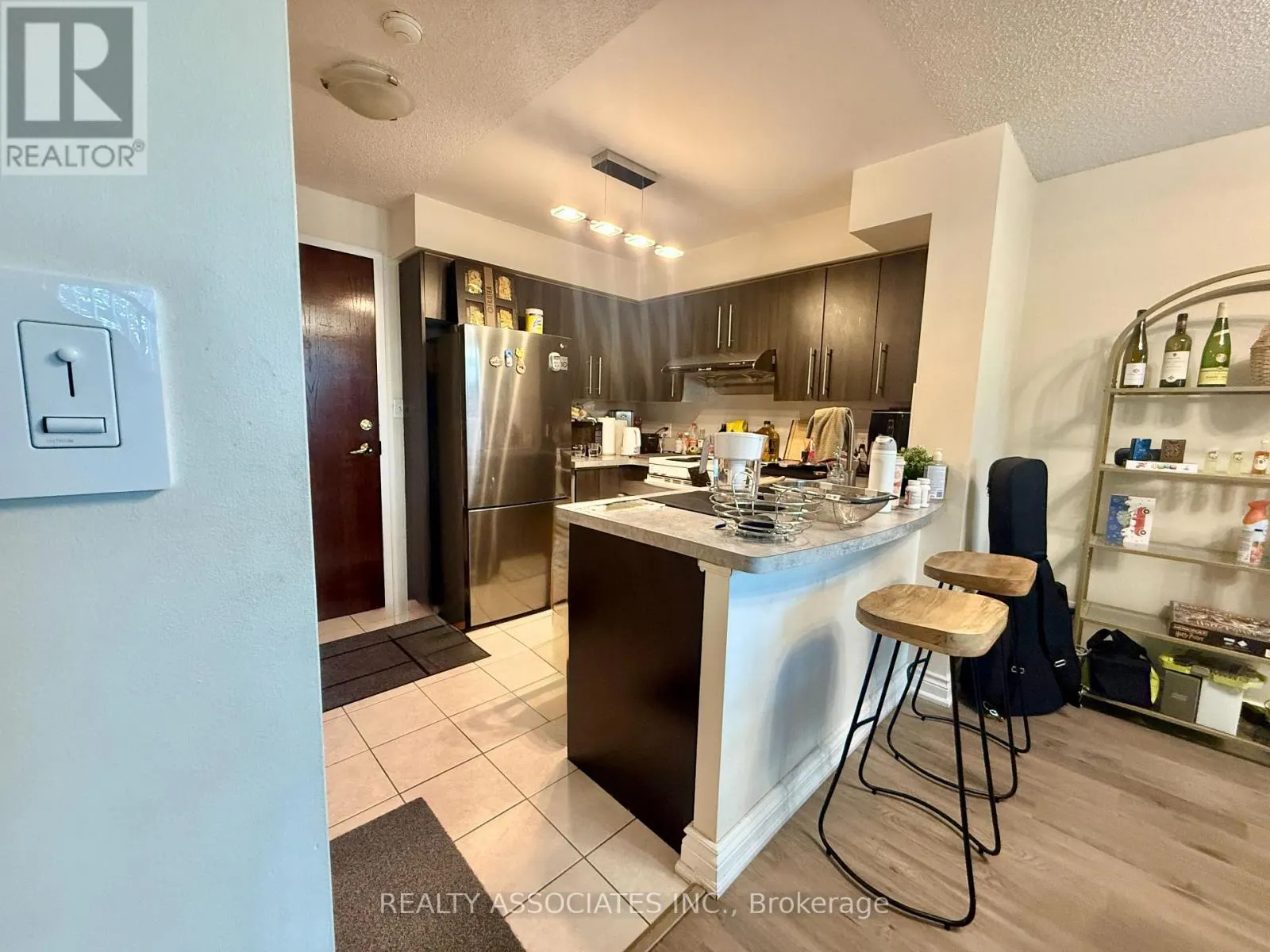 303 - 51 BAFFIN COURT