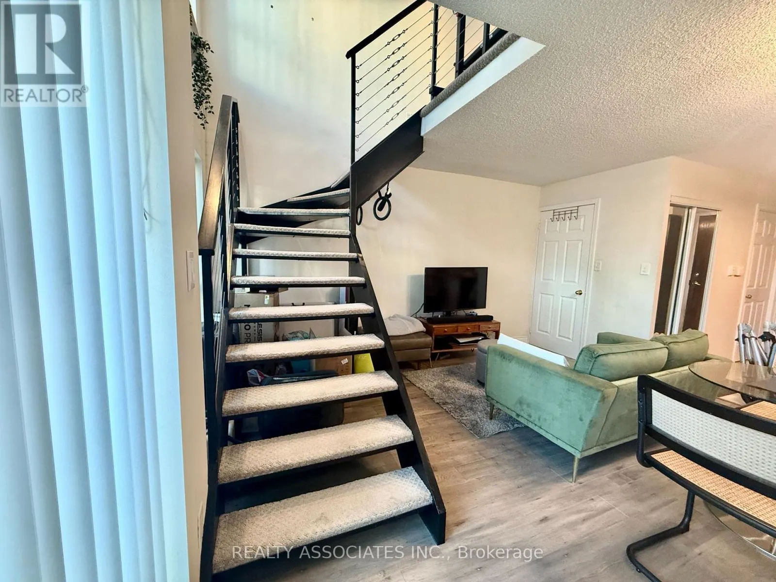 303 - 51 BAFFIN COURT