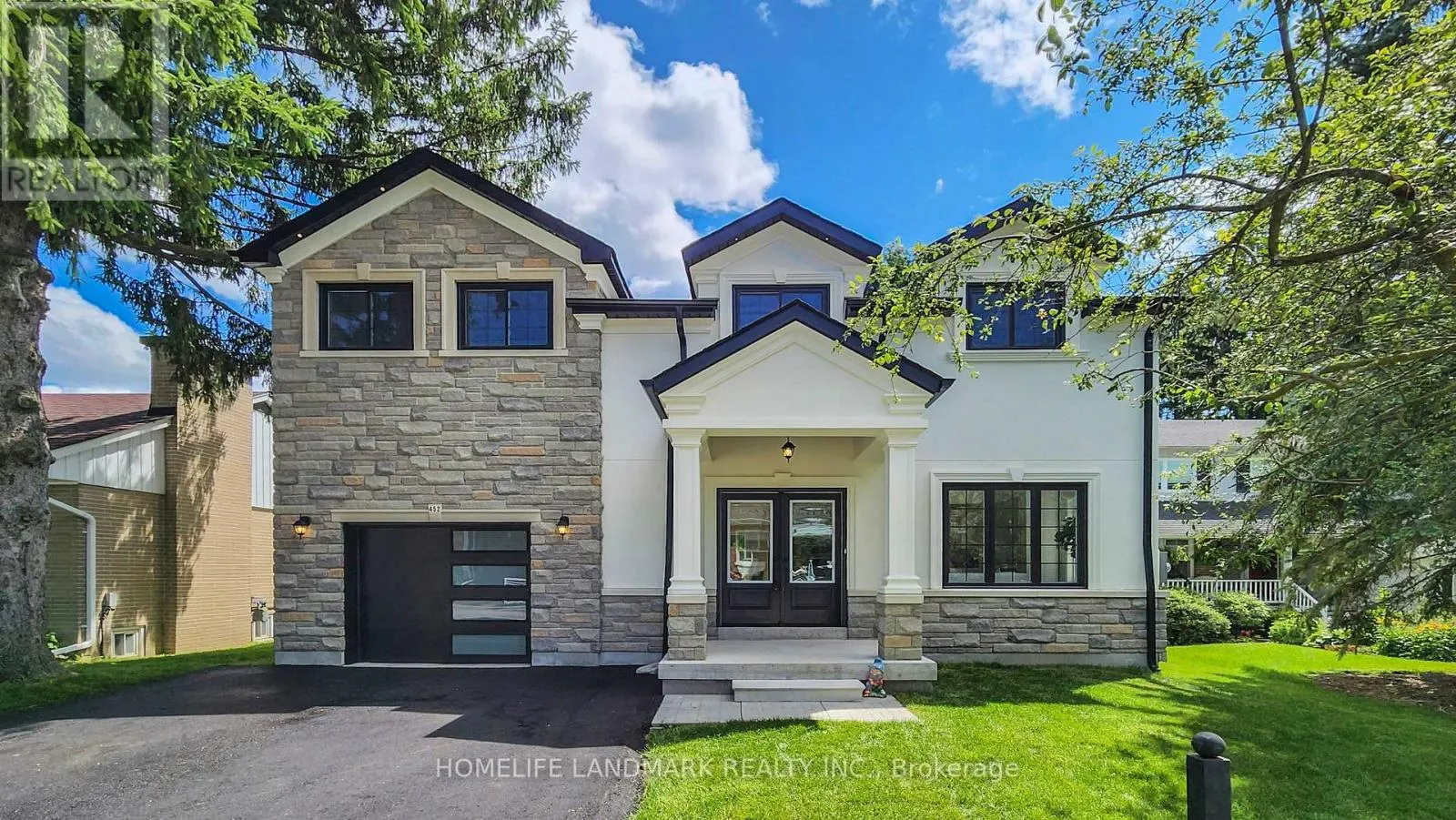 BASEMENT UNIT - 452 D'ARCY STREET S