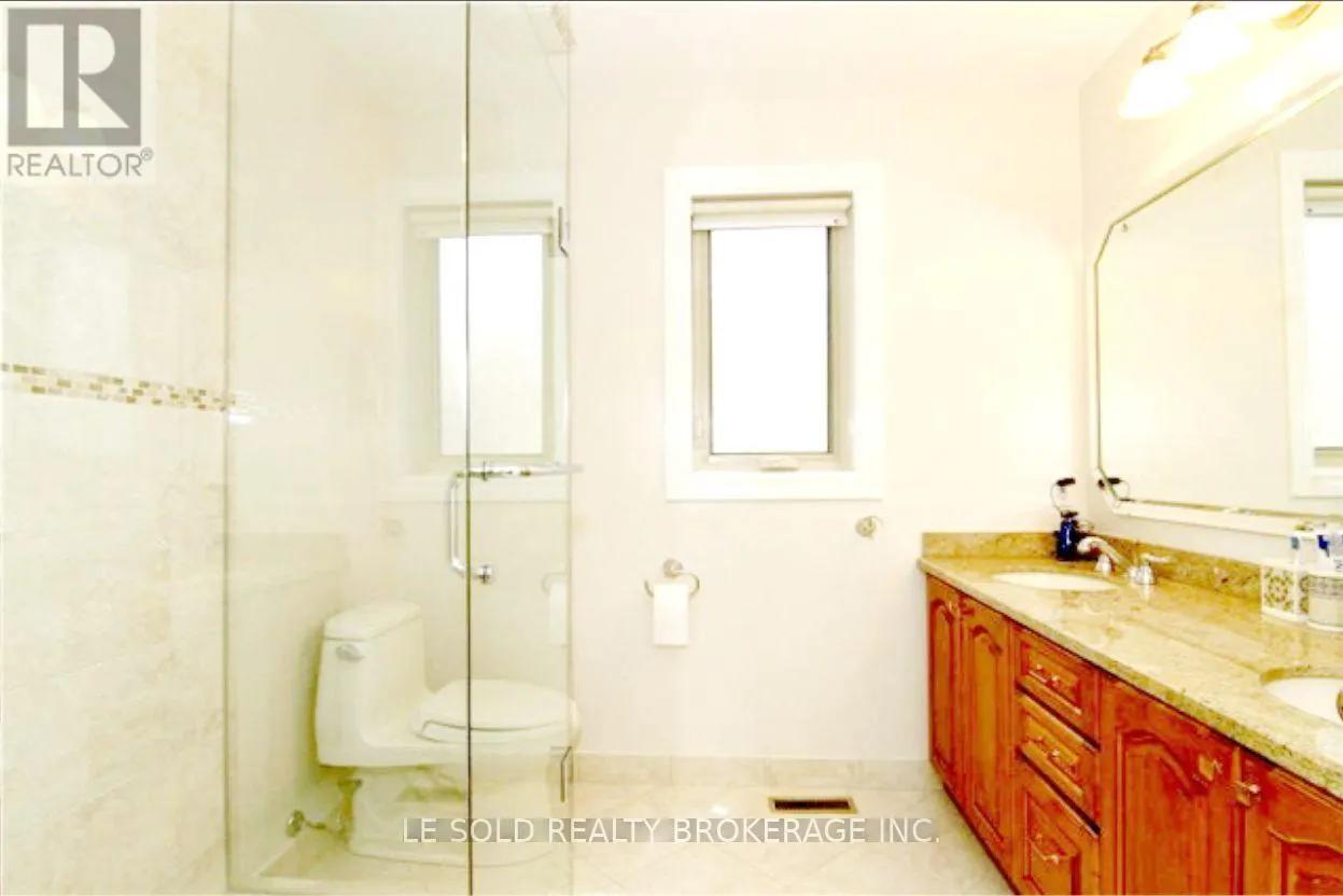 2FLR RM - 347 FERN AVENUE