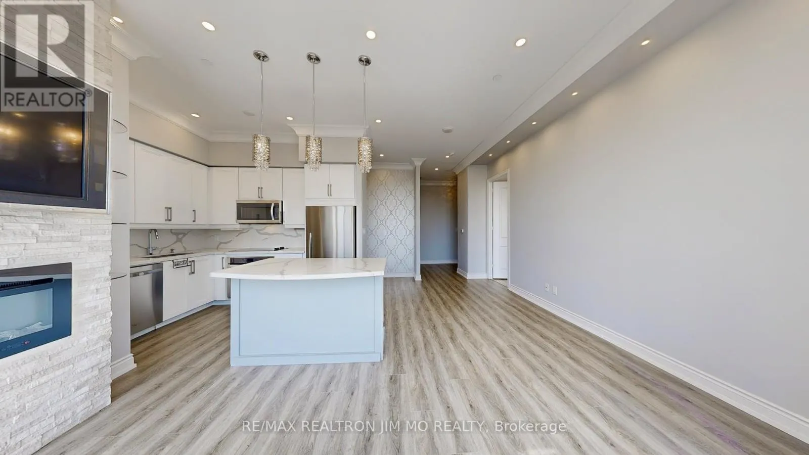 PH3 - 9600 YONGE STREET