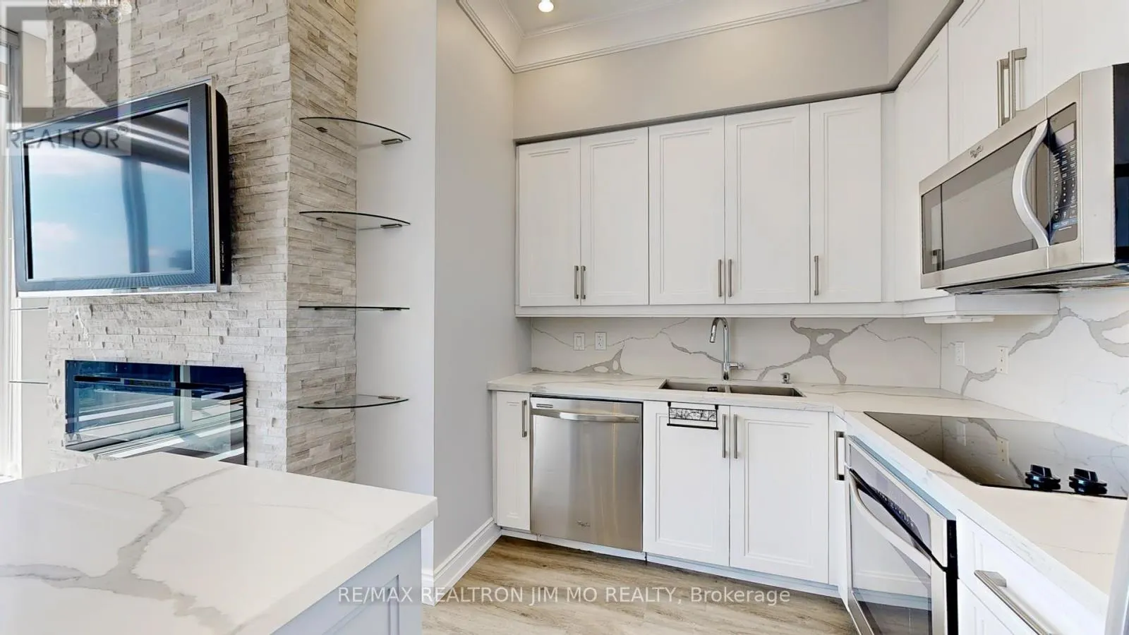 PH3 - 9600 YONGE STREET