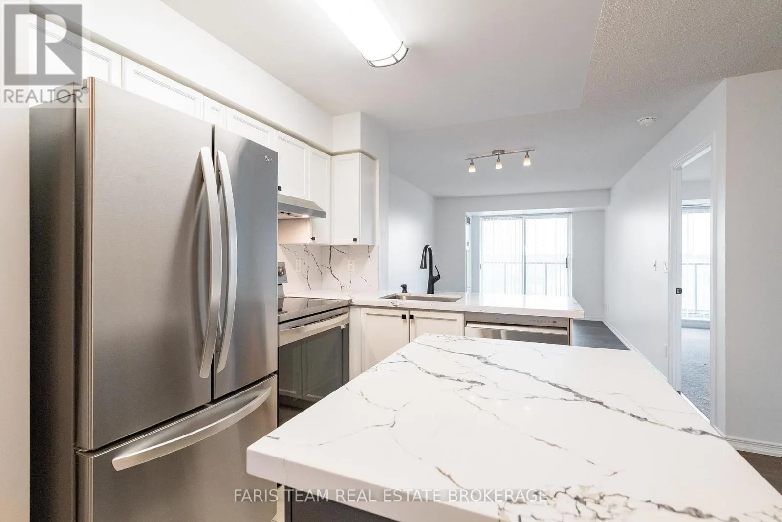 407 - 11 ONEIDA CRESCENT