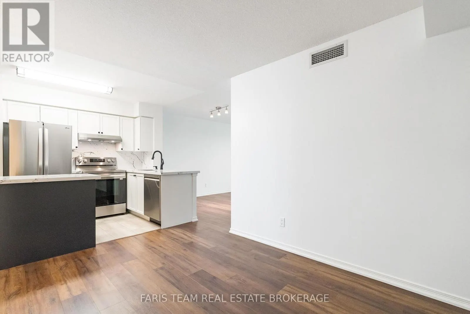 407 - 11 ONEIDA CRESCENT