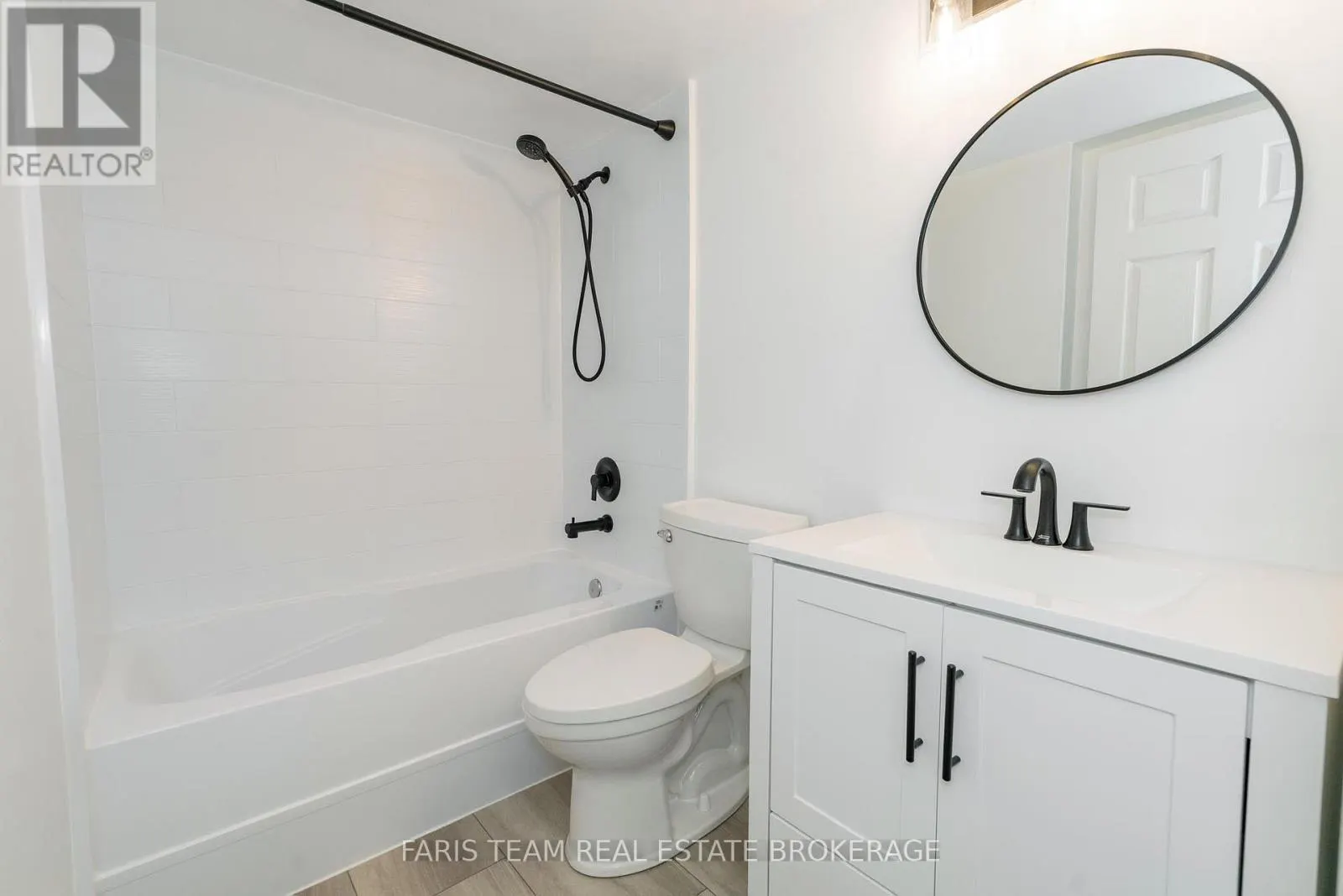 407 - 11 ONEIDA CRESCENT