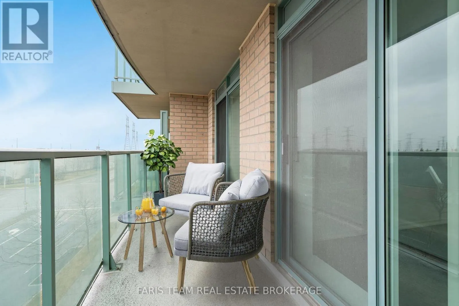 407 - 11 ONEIDA CRESCENT